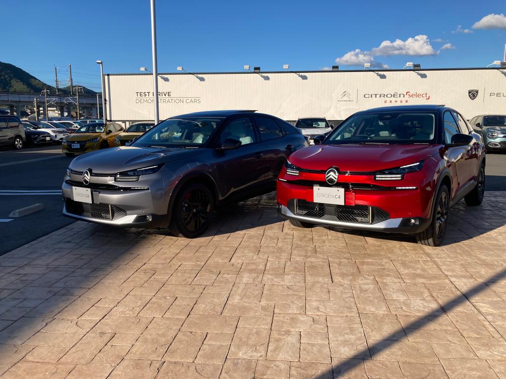 C4 MAX HYBRID Edition Lumière展示中です！
